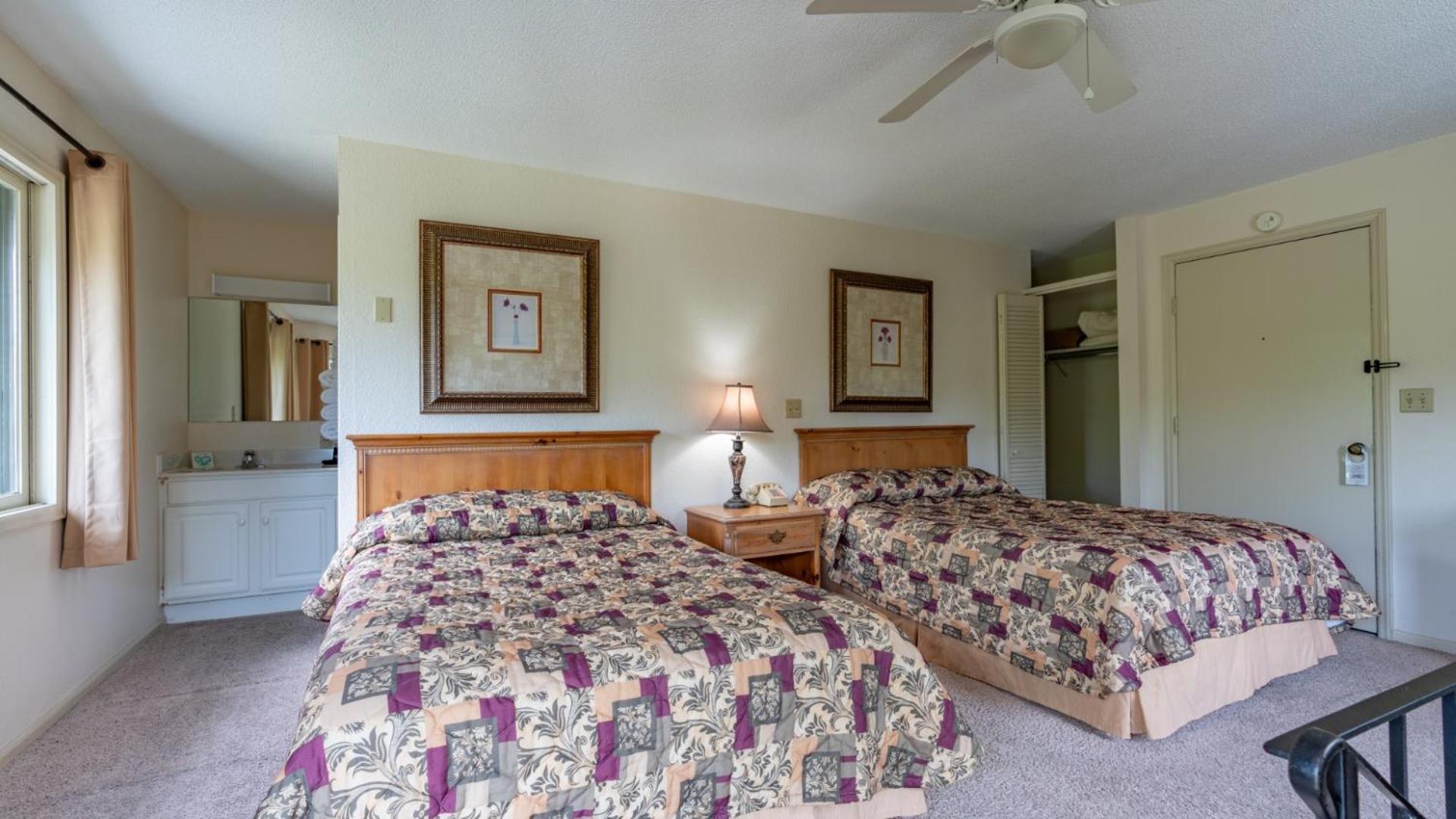 4 Seasons At Beech Mountain Hotel Стая снимка